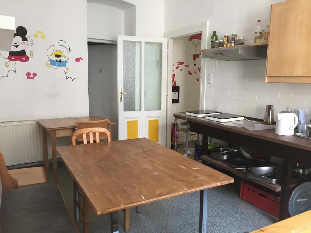 Chichilli Hostel Vienna Exterior photo