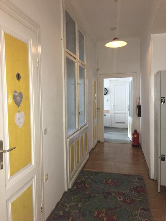 Chichilli Hostel Vienna Exterior photo