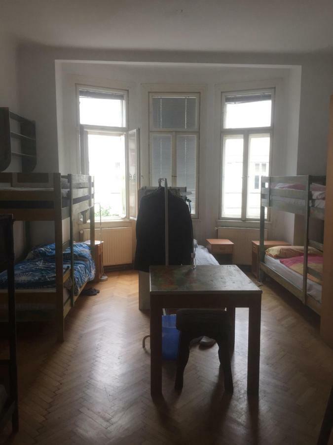 Chichilli Hostel Vienna Exterior photo